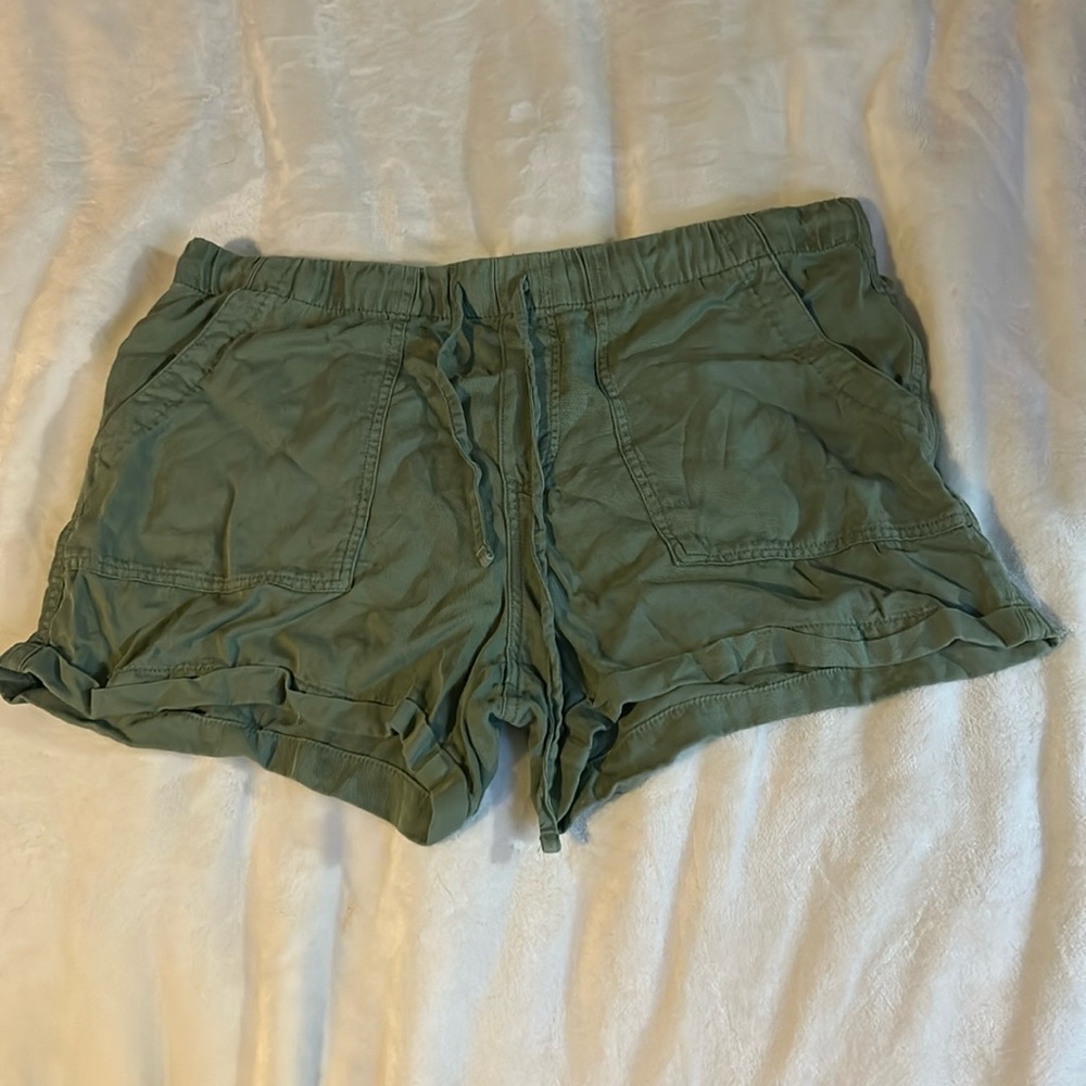 Women’s Medium Green Gap Shorts